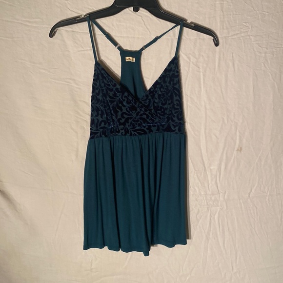 HOLLISTER Tops - HOLLISTER  TEAL VELVET FLORAL CAMI TANK IN SIZE M.